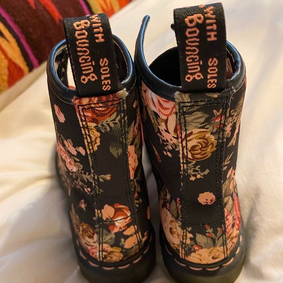 🌸🌺NWOT Authentic Doc Marten’s Floral Boot - Picture 9 of 10